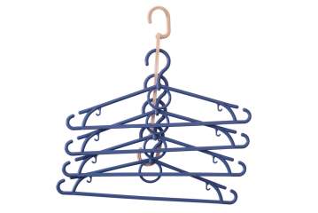 Four pieces of WZ4 hanger on a chain